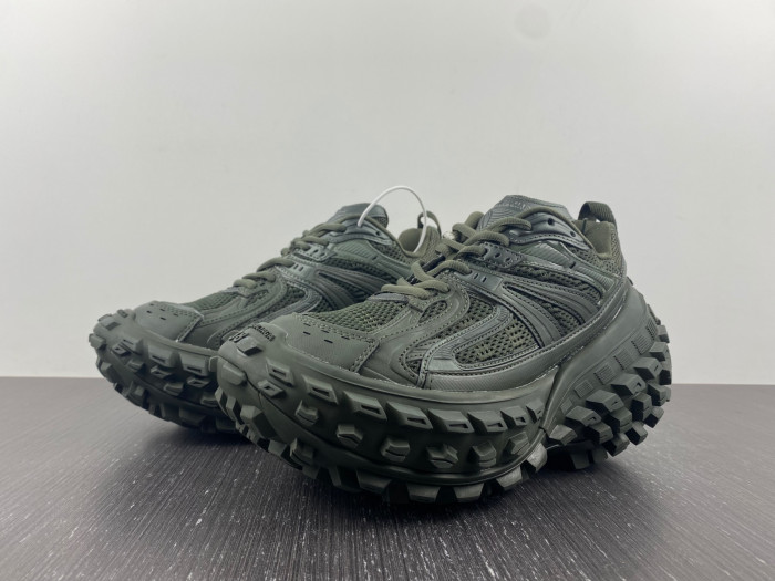 BALCIA DEFENDER SNEAKER