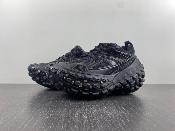 BALCIA DEFENDER SNEAKER