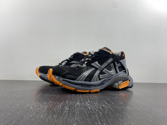 BALCIA RUNNER SNEAKER