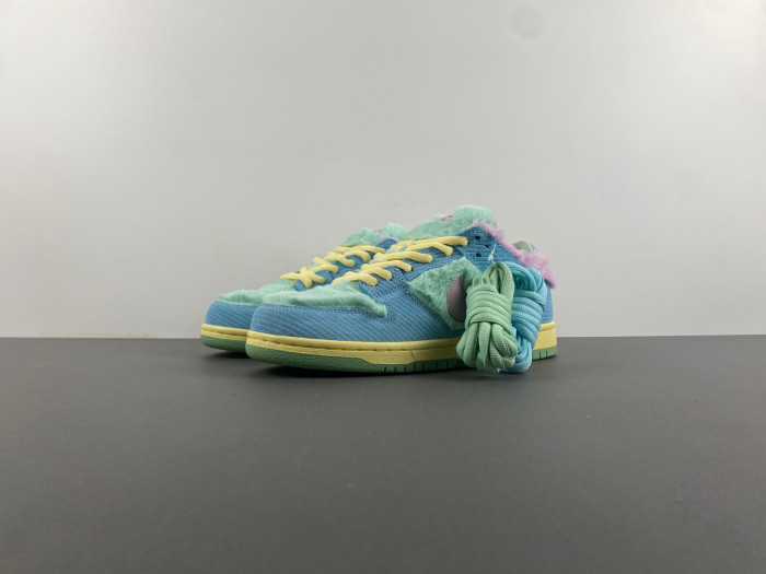 Nike x Verdy SB Dunk Low 