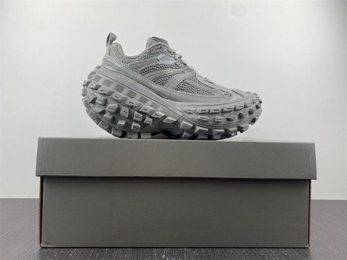 BALCIA DEFENDER SNEAKER