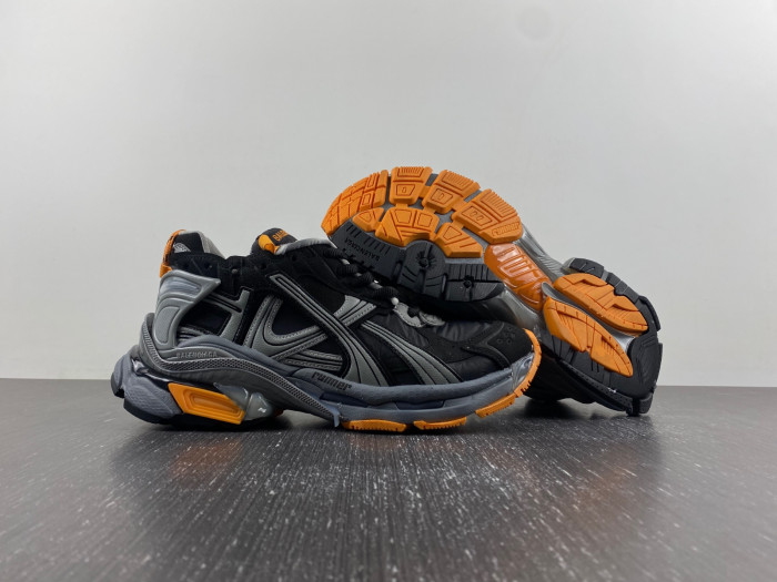 BALCIA RUNNER SNEAKER