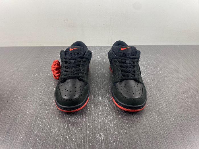 Nike SB Dunk Low Black Pigeon 883232-008