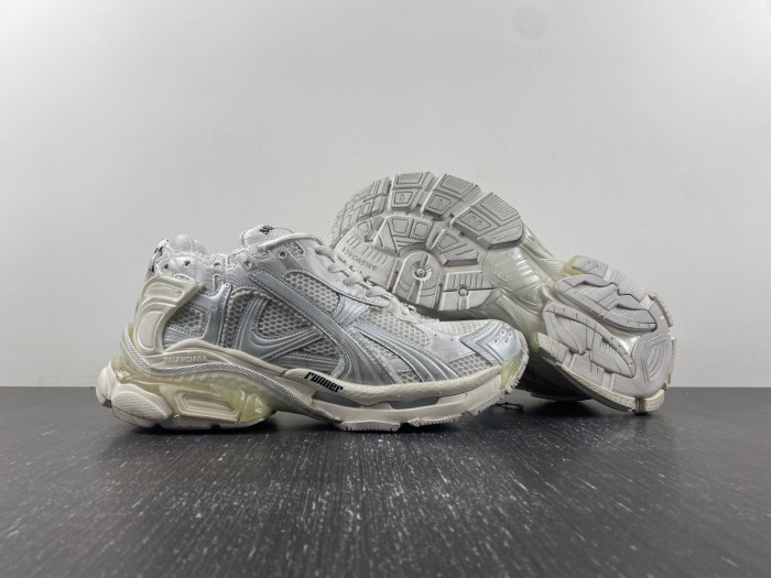 BALCIA RUNNER SNEAKER