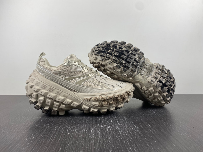 BALCIA DEFENDER SNEAKER