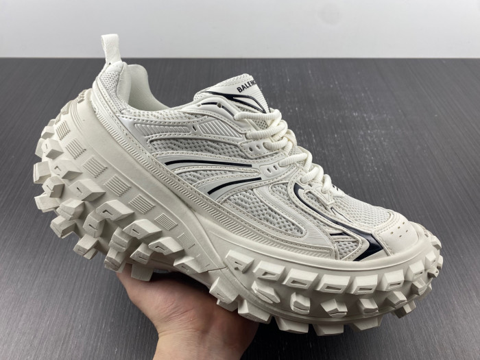 BALCIA DEFENDER SNEAKER
