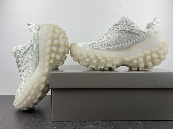 BALCIA DEFENDER SNEAKER