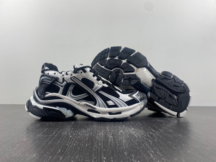BALCIA RUNNER SNEAKER