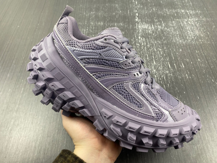 BALCIA DEFENDER SNEAKER
