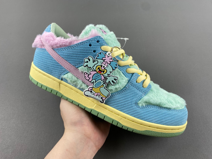 Nike x Verdy SB Dunk Low 