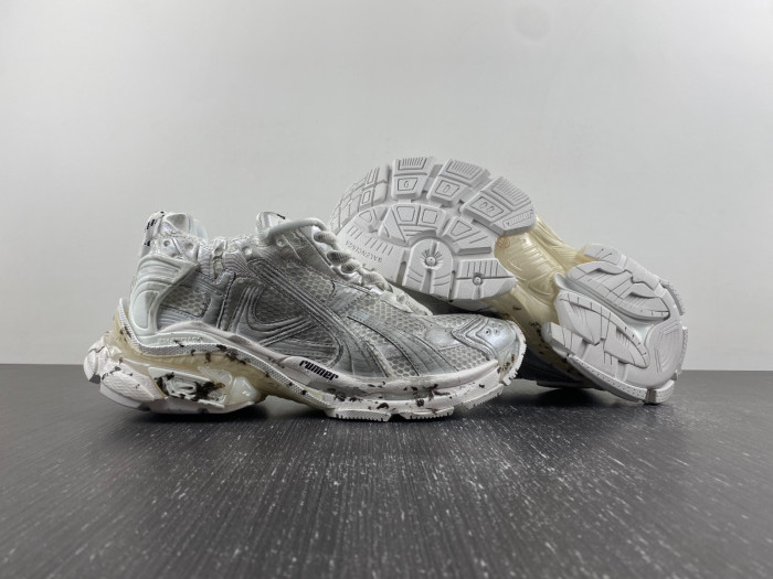 BALCIA RUNNER SNEAKER