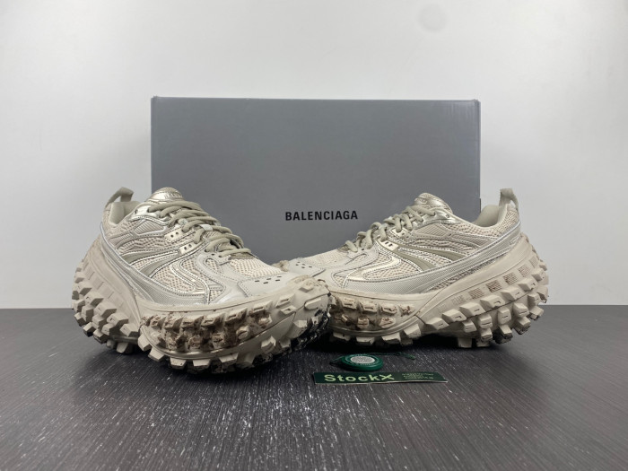 BALCIA DEFENDER SNEAKER