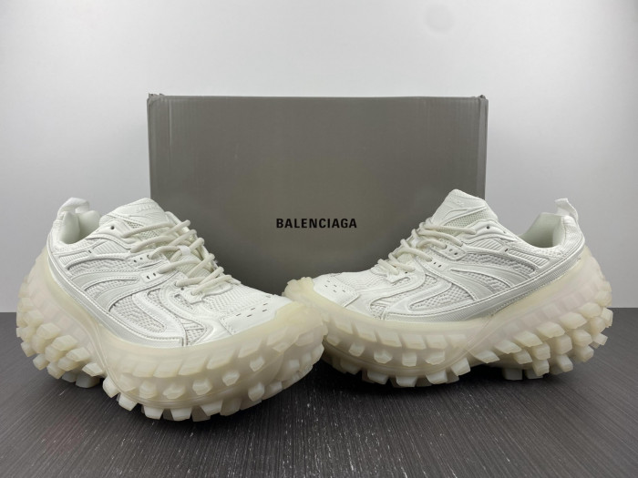 BALCIA DEFENDER SNEAKER
