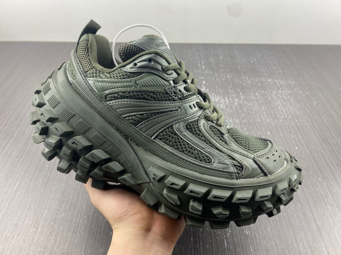 BALCIA DEFENDER SNEAKER