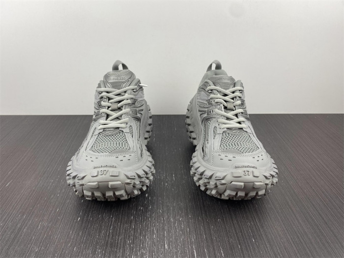 BALCIA DEFENDER SNEAKER