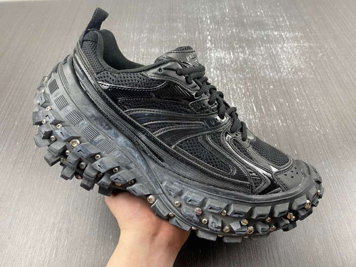 BALCIA DEFENDER SNEAKER