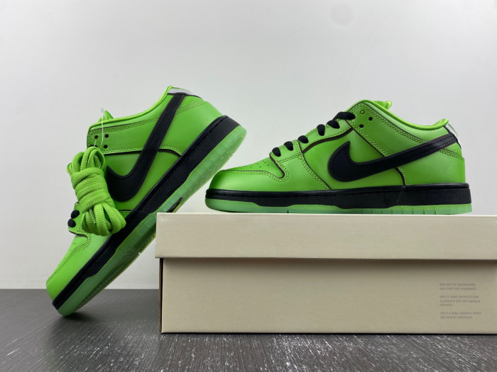 The Powerpuff Girls x Nike SB Dunk Low 