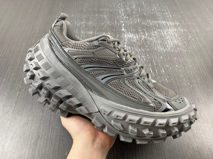 BALCIA DEFENDER SNEAKER