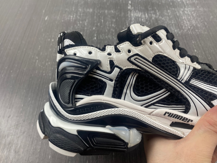 BALCIA RUNNER SNEAKER