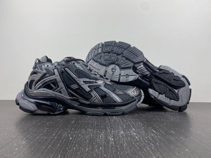 BALCIA RUNNER SNEAKER