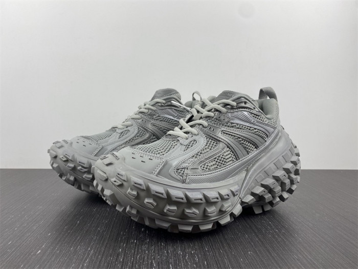 BALCIA DEFENDER SNEAKER