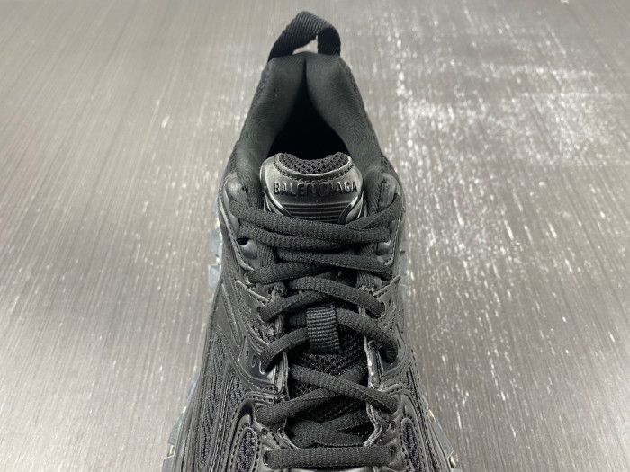 BALCIA DEFENDER SNEAKER