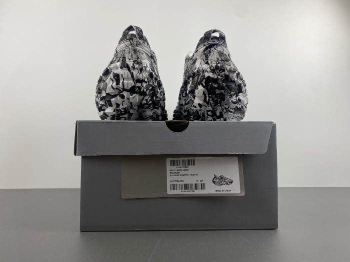 BALCIA DEFENDER SNEAKER