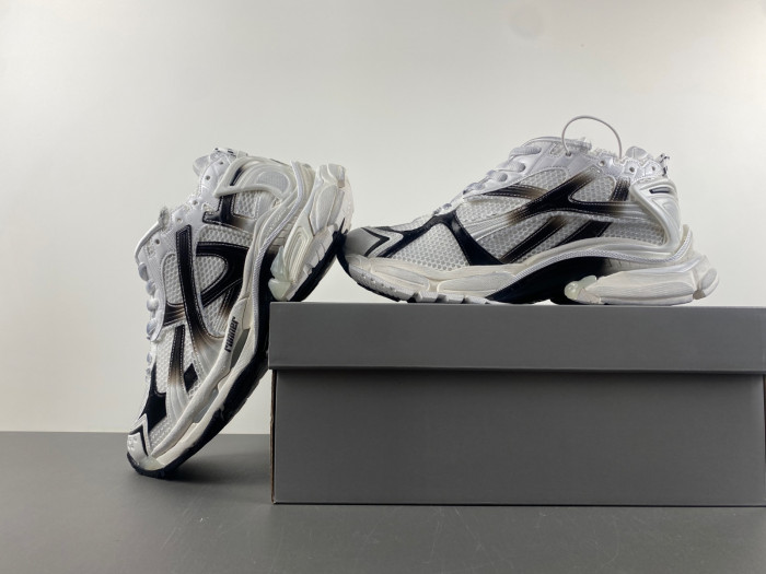 BALCIA RUNNER SNEAKER