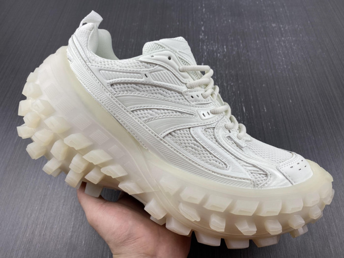 BALCIA DEFENDER SNEAKER