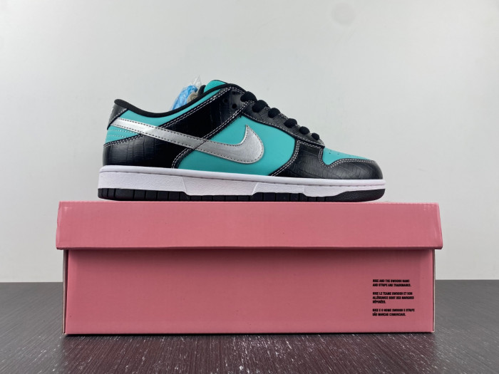 diamond S*pply co. x dunk low pro sb t*f*ny 304292-402