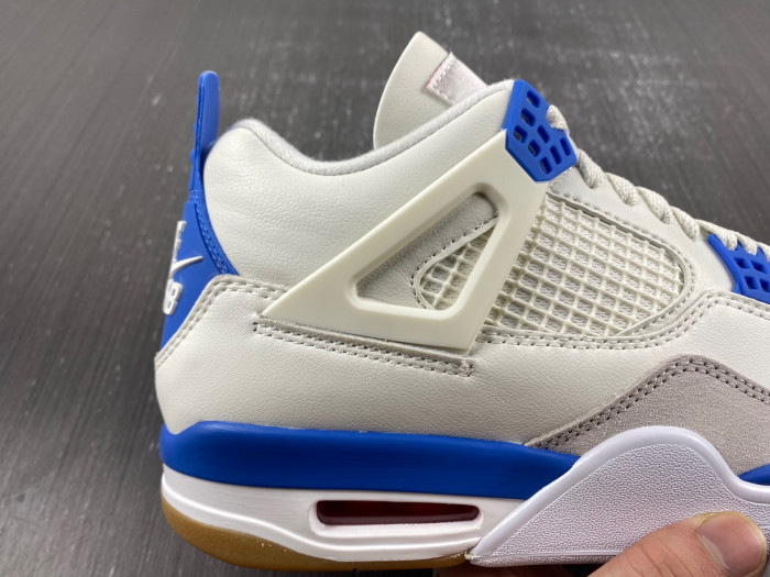 Nike SB x Air Jordan 4 DR5415-104