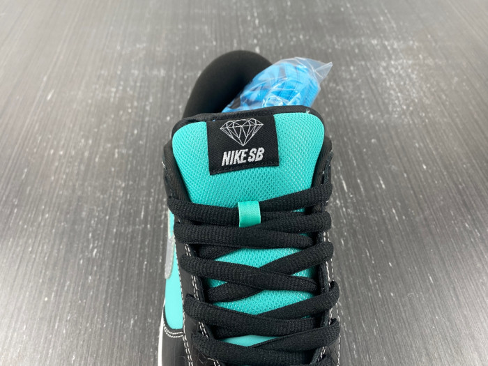diamond S*pply co. x dunk low pro sb t*f*ny 304292-402
