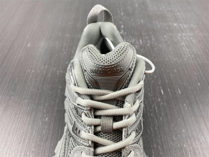 BALCIA DEFENDER SNEAKER