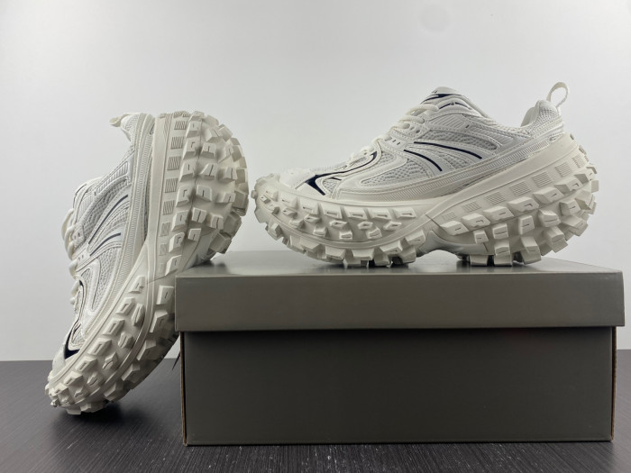 BALCIA DEFENDER SNEAKER