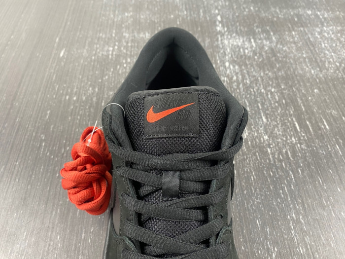 Nike SB Dunk Low Black Pigeon 883232-008