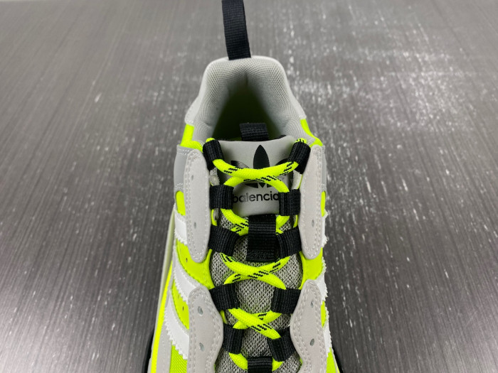 BALCIA TRIPLE S SNEAKER