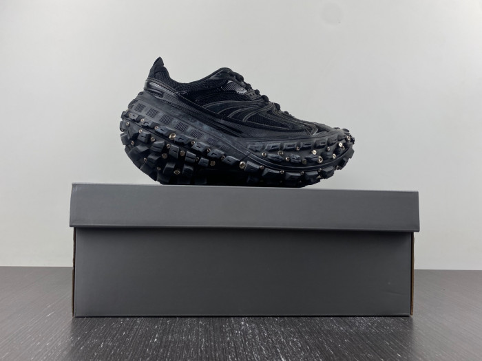 BALCIA DEFENDER SNEAKER