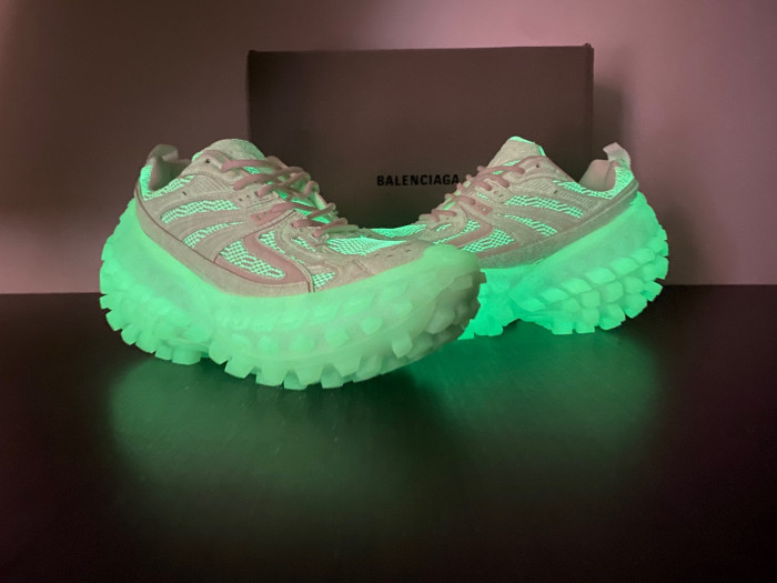 BALCIA DEFENDER SNEAKER