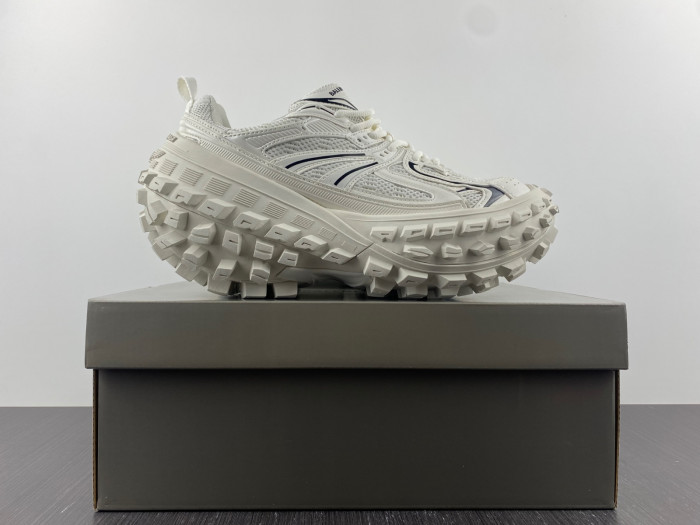 BALCIA DEFENDER SNEAKER
