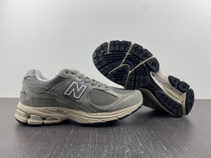 New Balance 2002R Marblehead Light Aluminum Men''s ML2002RC