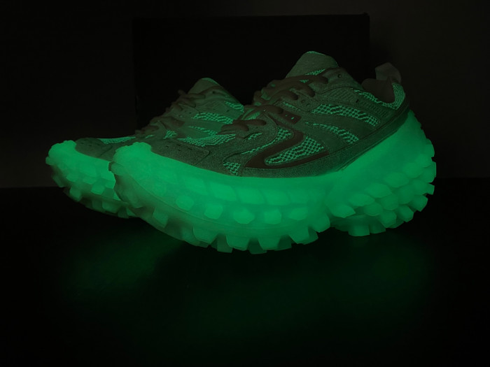 BALCIA DEFENDER SNEAKER