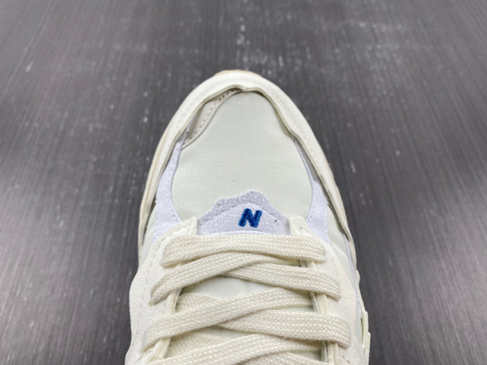 New Balance 2002R 