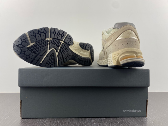 New Balance M2002RCC Calm Taupe M2002RCC