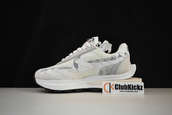 Nike Vaporwaffle sacai DR5209 100