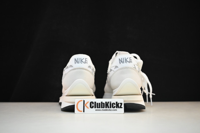 Nike Vaporwaffle sacai DR5209 100