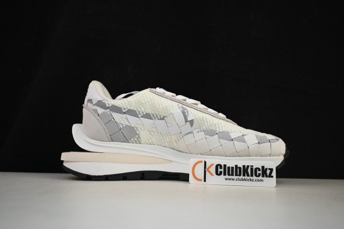 Nike Vaporwaffle sacai DR5209 100