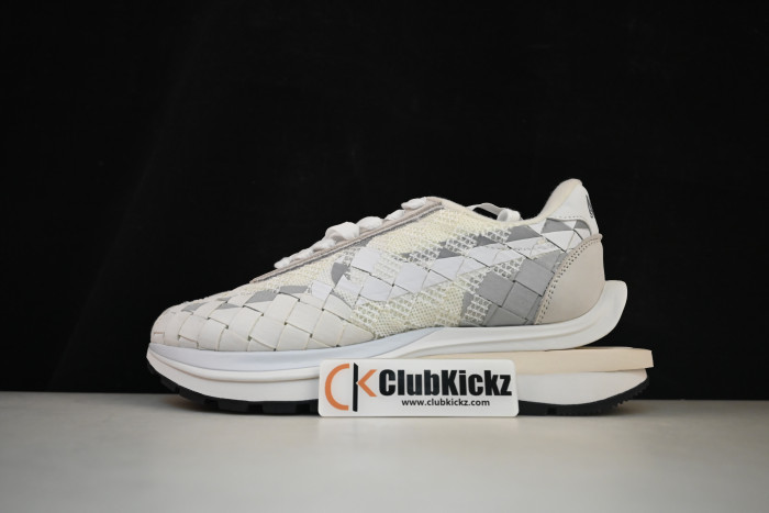 Nike Vaporwaffle sacai DR5209 100