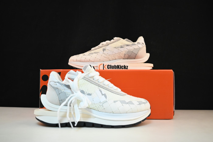 Nike Vaporwaffle sacai DR5209 100