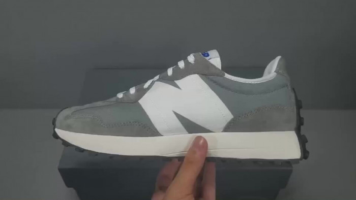 New Balance 327 