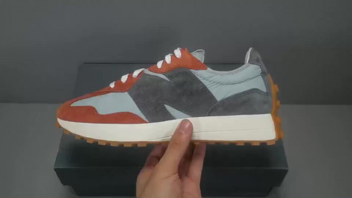 New Balance 327 